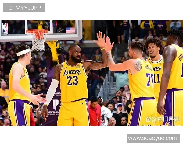湖人2000年季后赛对决国王的经典战役回顾与精彩瞬间分析